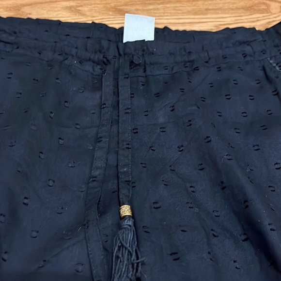 Beautiful pair of black pants with macramé style bottom - Picture 3 of 10